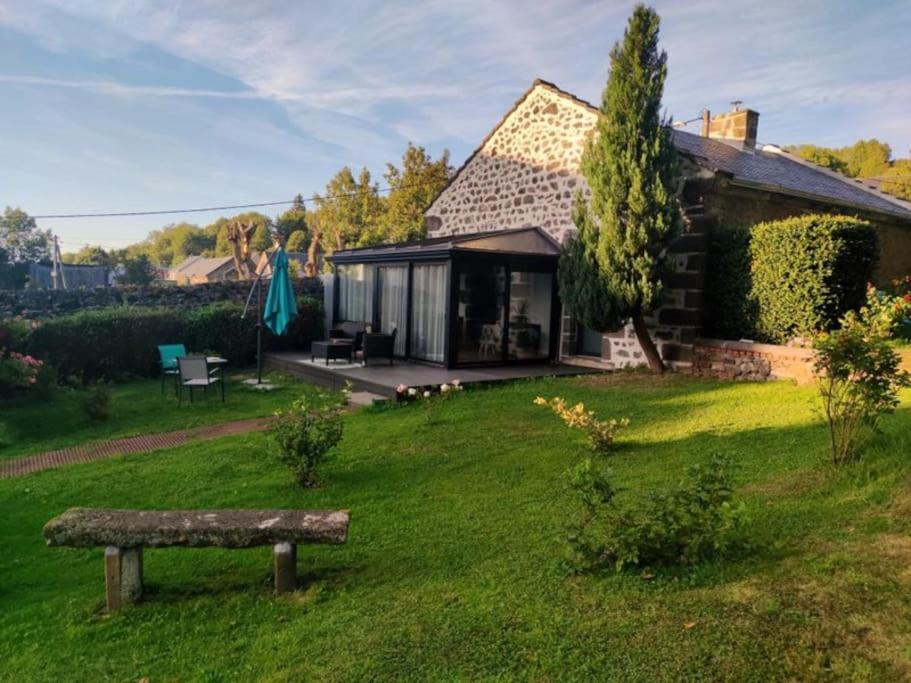 Les Gites De Recoleine Nébouzat Exterior photo